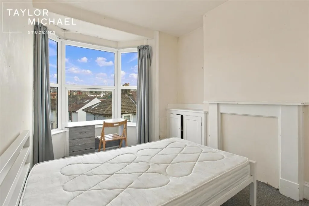 5 bedroom terraced house for rent