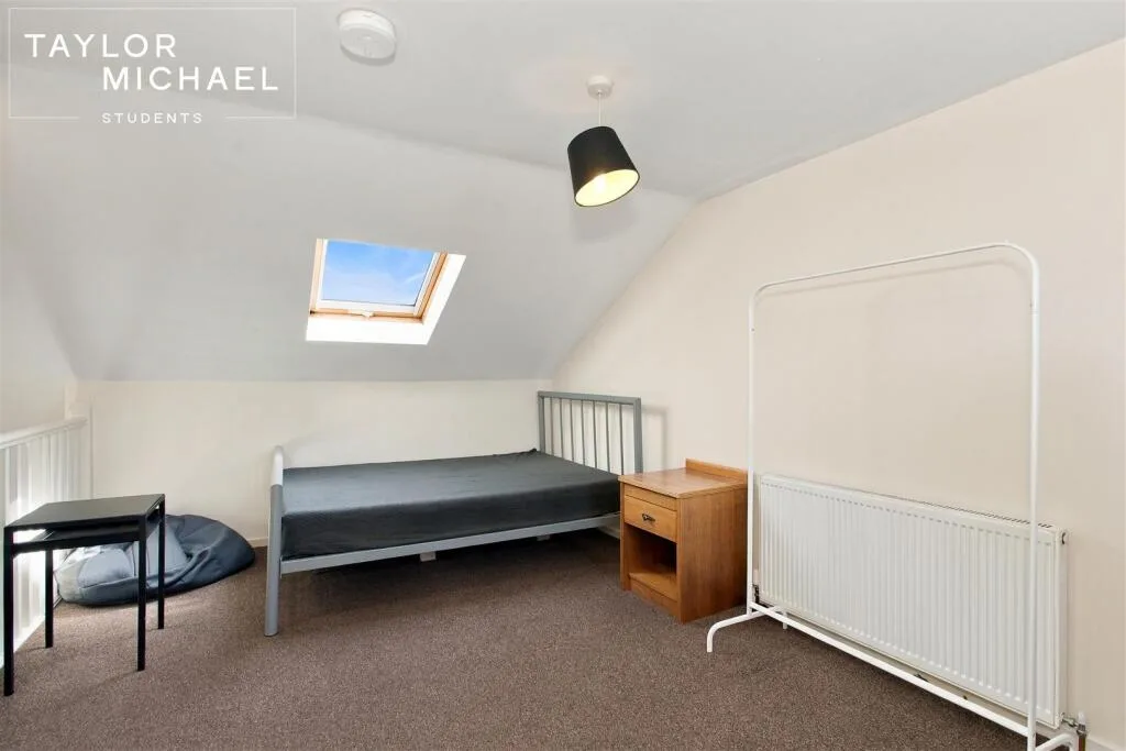 5 bedroom terraced house for rent