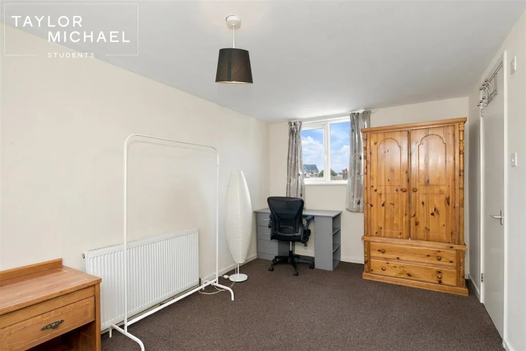 5 bedroom terraced house for rent