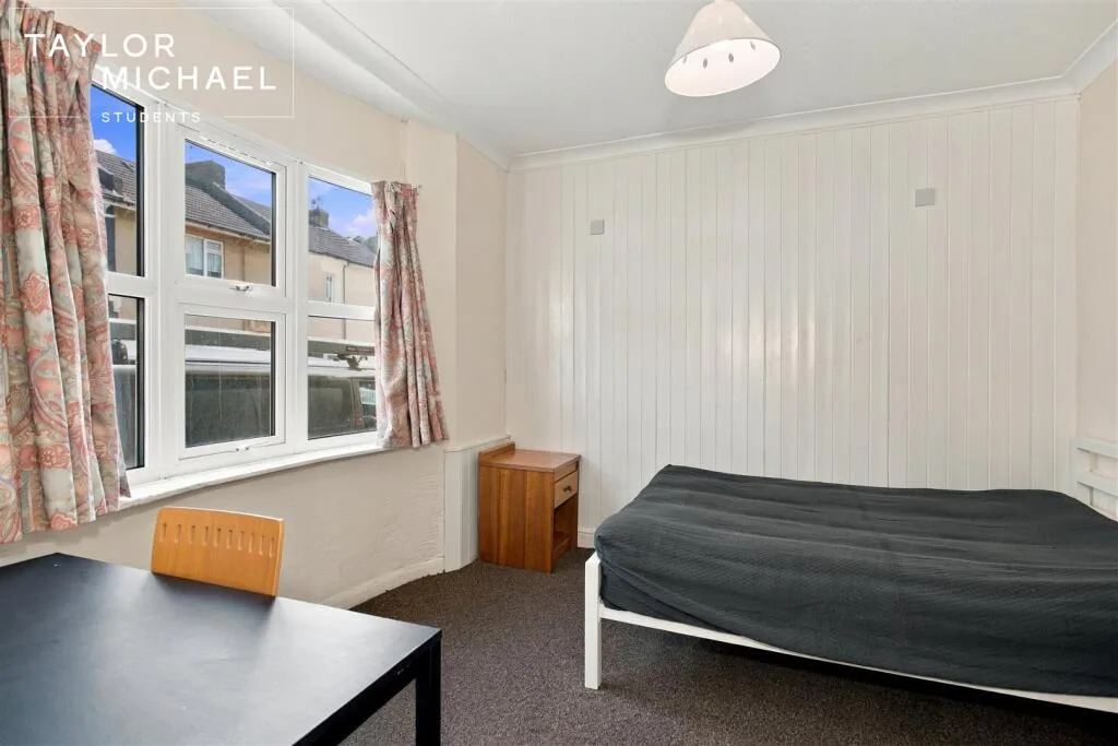 5 bedroom terraced house for rent