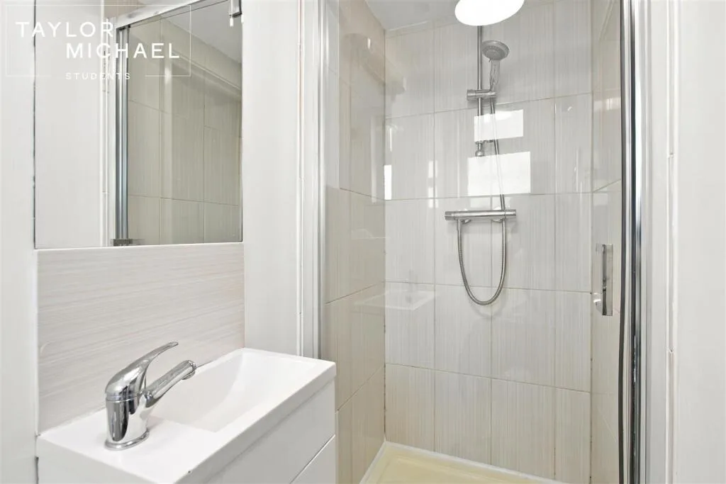 5 bedroom terraced house for rent