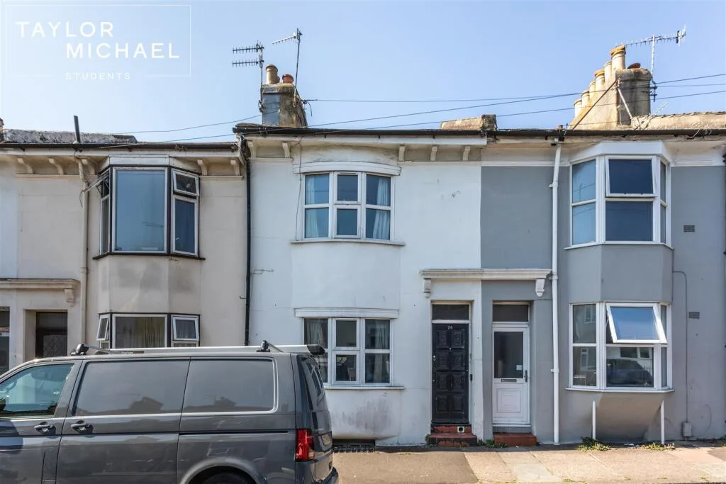 5 bedroom terraced house for rent