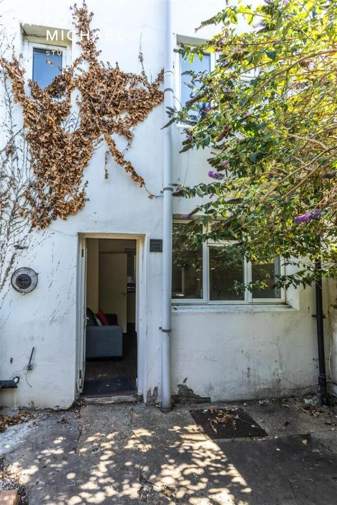 5 bedroom terraced house for rent