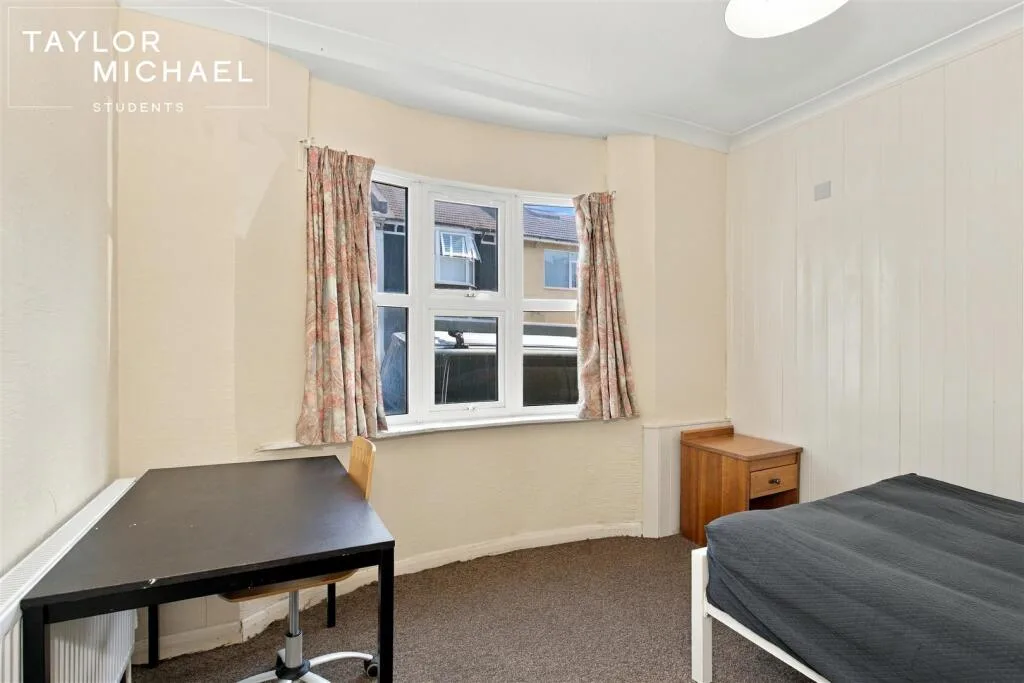 5 bedroom terraced house for rent