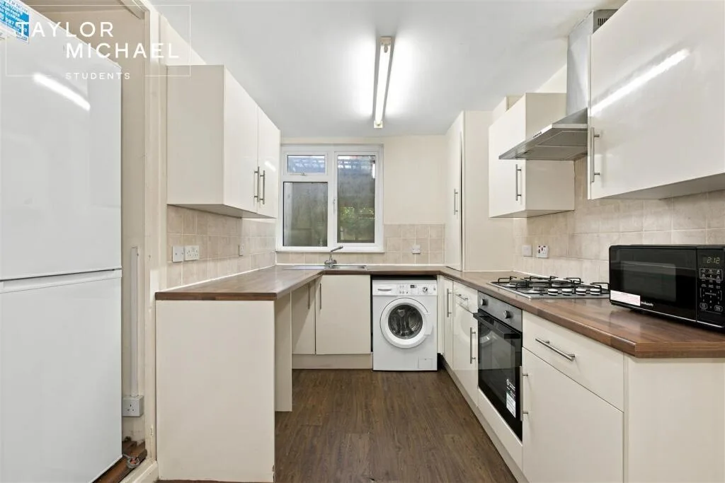 5 bedroom terraced house for rent