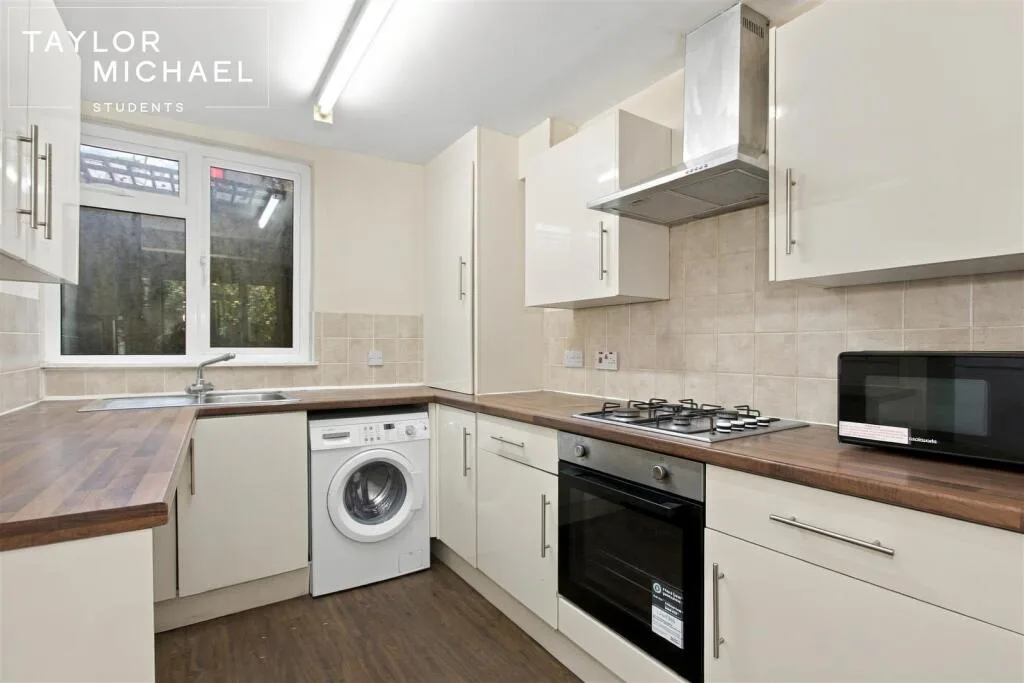 5 bedroom terraced house for rent