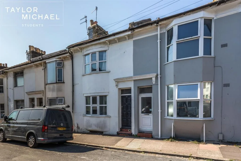 5 bedroom terraced house for rent