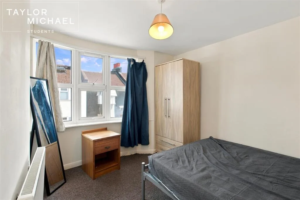 5 bedroom terraced house for rent