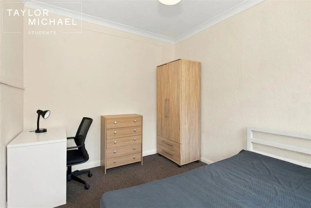 5 bedroom terraced house for rent