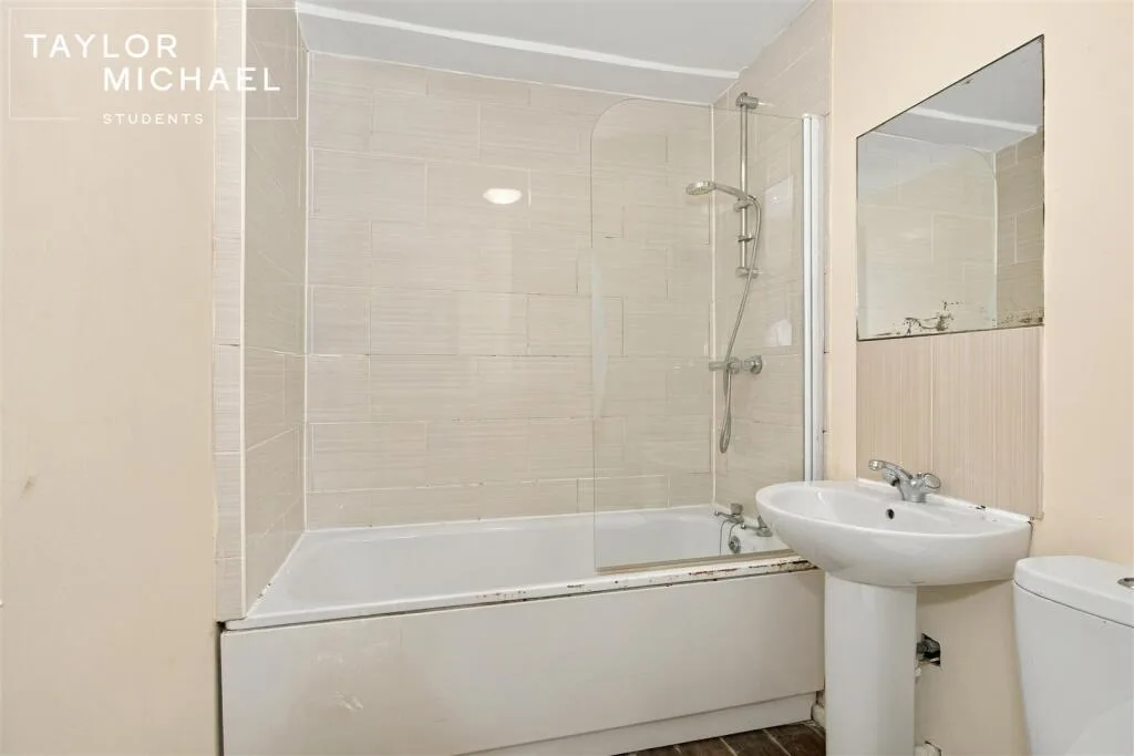 5 bedroom terraced house for rent