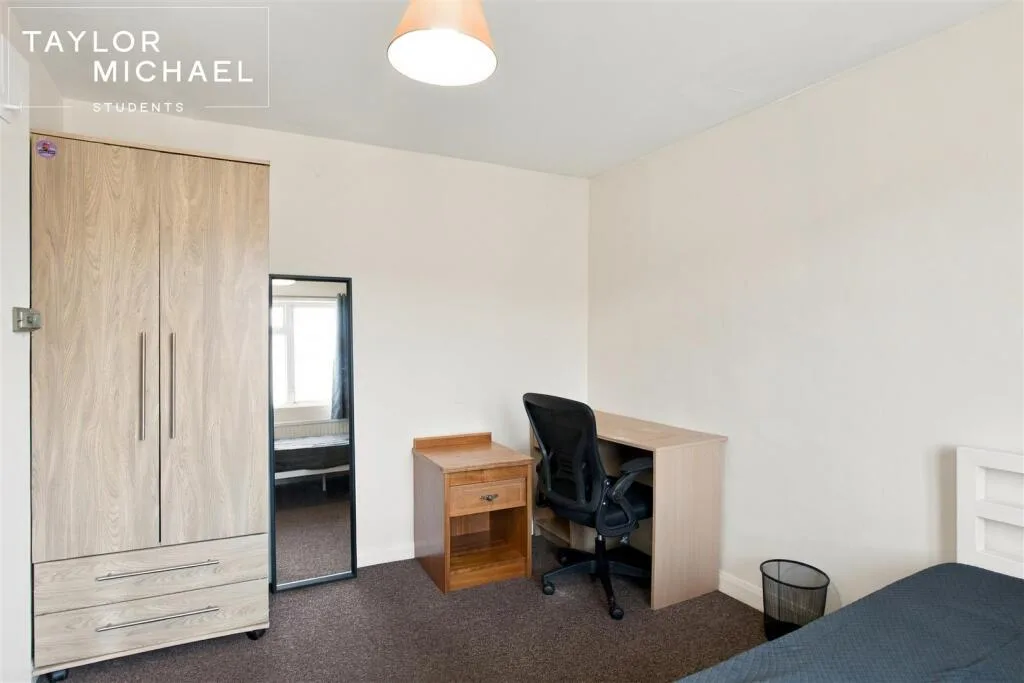 5 bedroom terraced house for rent