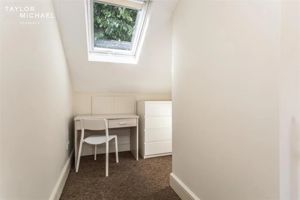 6 bedroom terraced house for rent