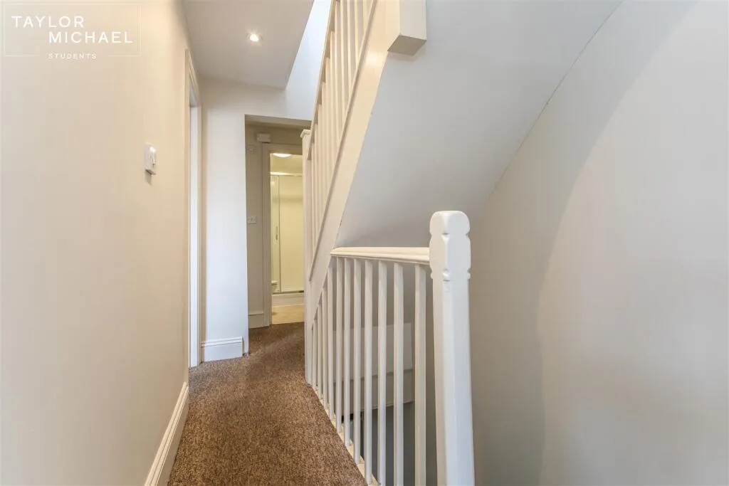 6 bedroom terraced house for rent