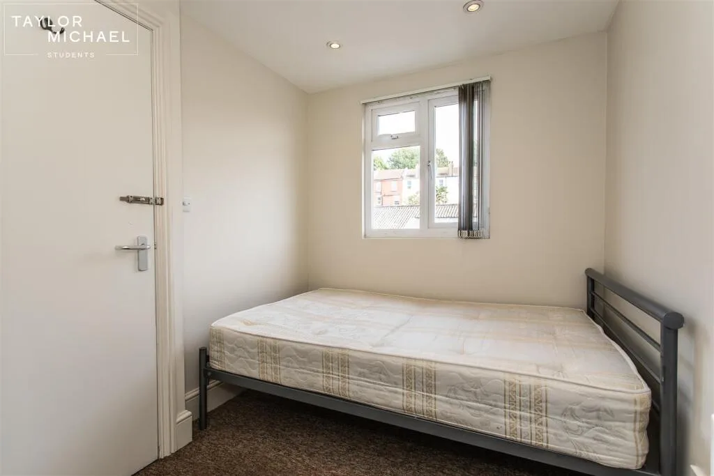 6 bedroom terraced house for rent