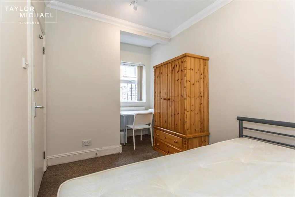 6 bedroom terraced house for rent