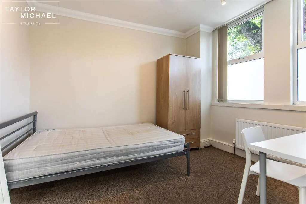 6 bedroom terraced house for rent