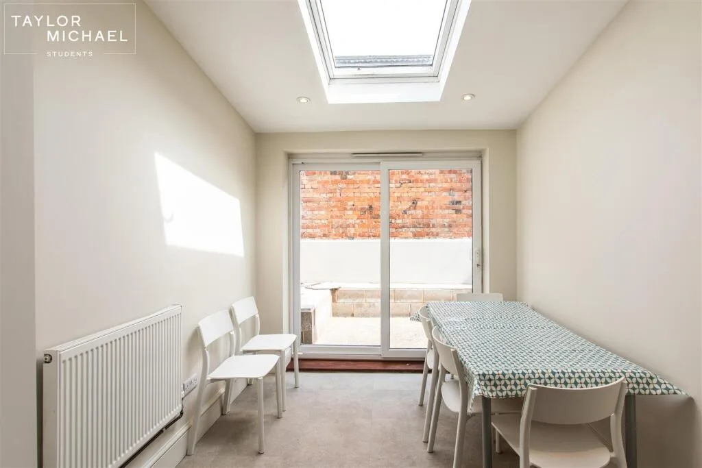 6 bedroom terraced house for rent