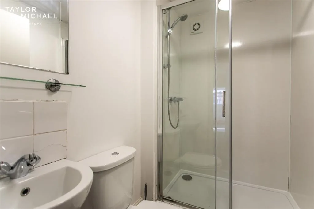 6 bedroom terraced house for rent