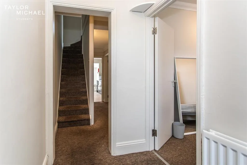 6 bedroom terraced house for rent