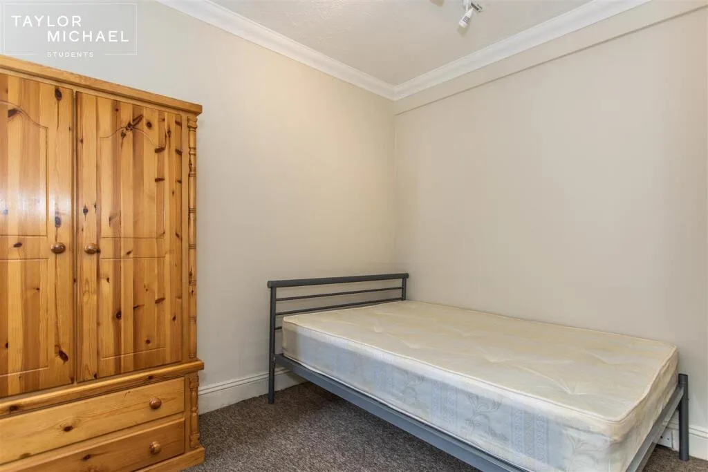 6 bedroom terraced house for rent