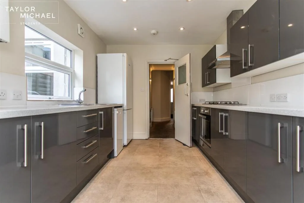 6 bedroom terraced house for rent