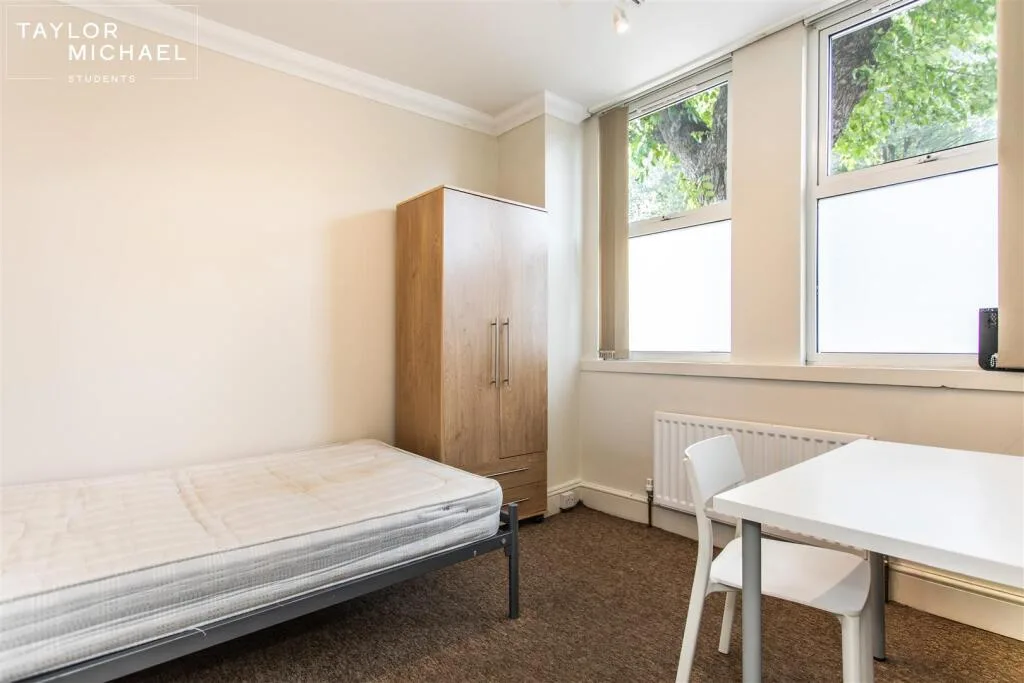 6 bedroom terraced house for rent