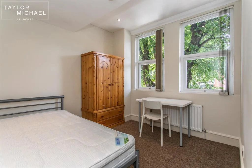 6 bedroom terraced house for rent