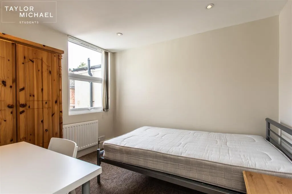 6 bedroom terraced house for rent