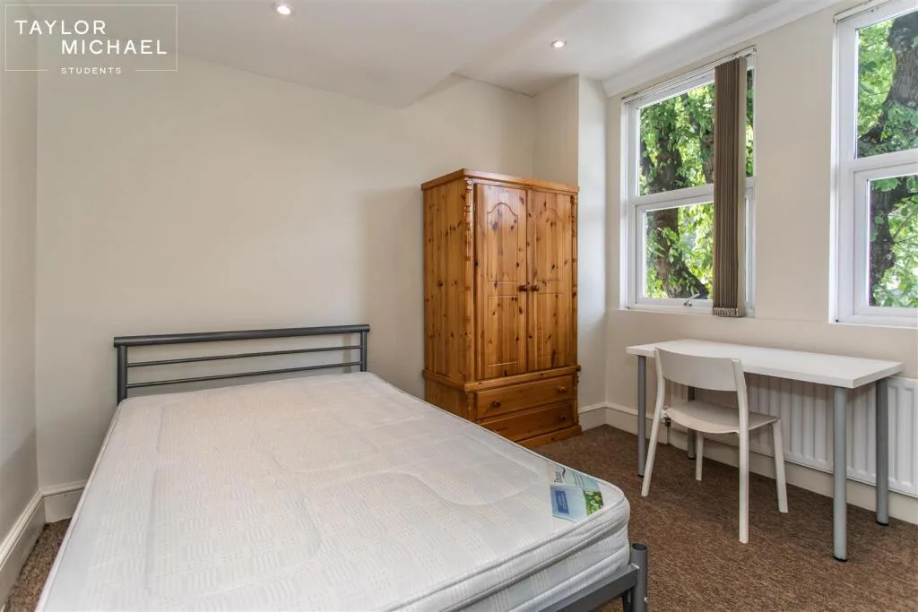6 bedroom terraced house for rent