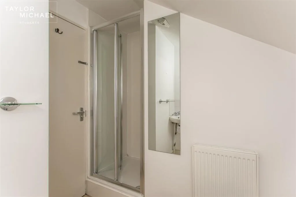 6 bedroom terraced house for rent