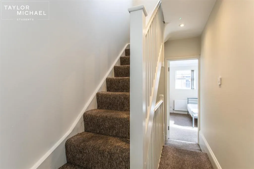 6 bedroom terraced house for rent