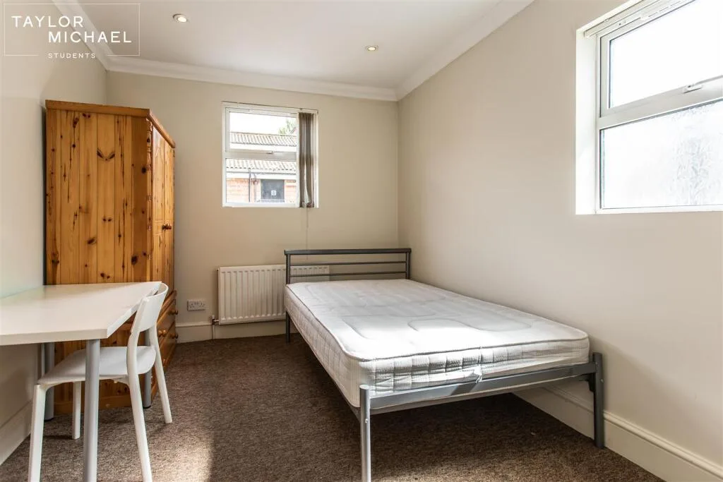6 bedroom terraced house for rent