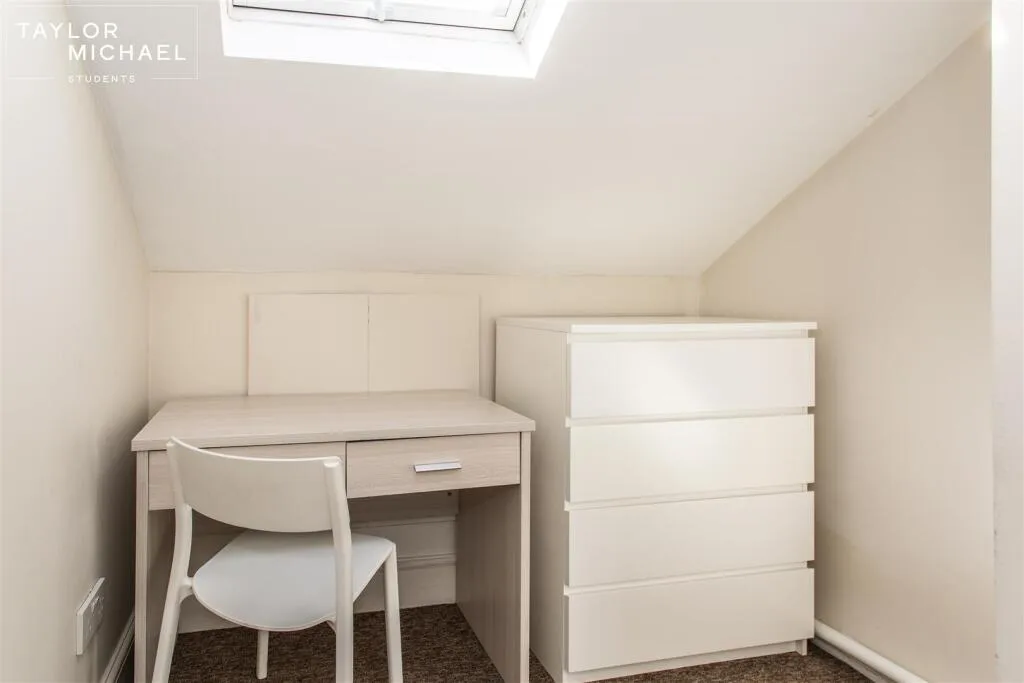 6 bedroom terraced house for rent