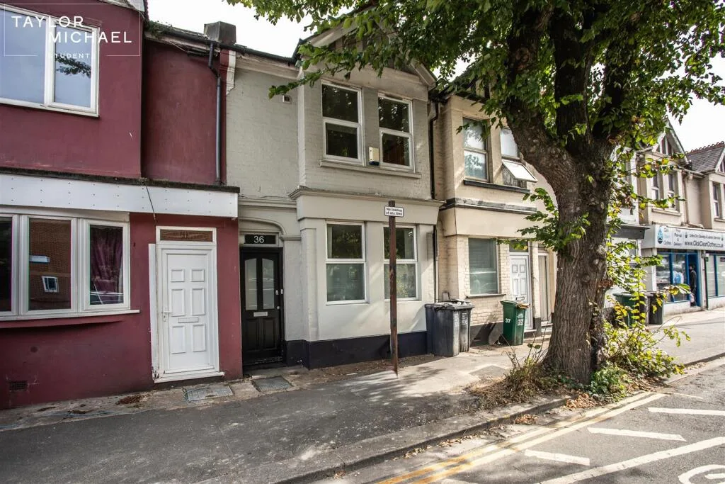 6 bedroom terraced house for rent