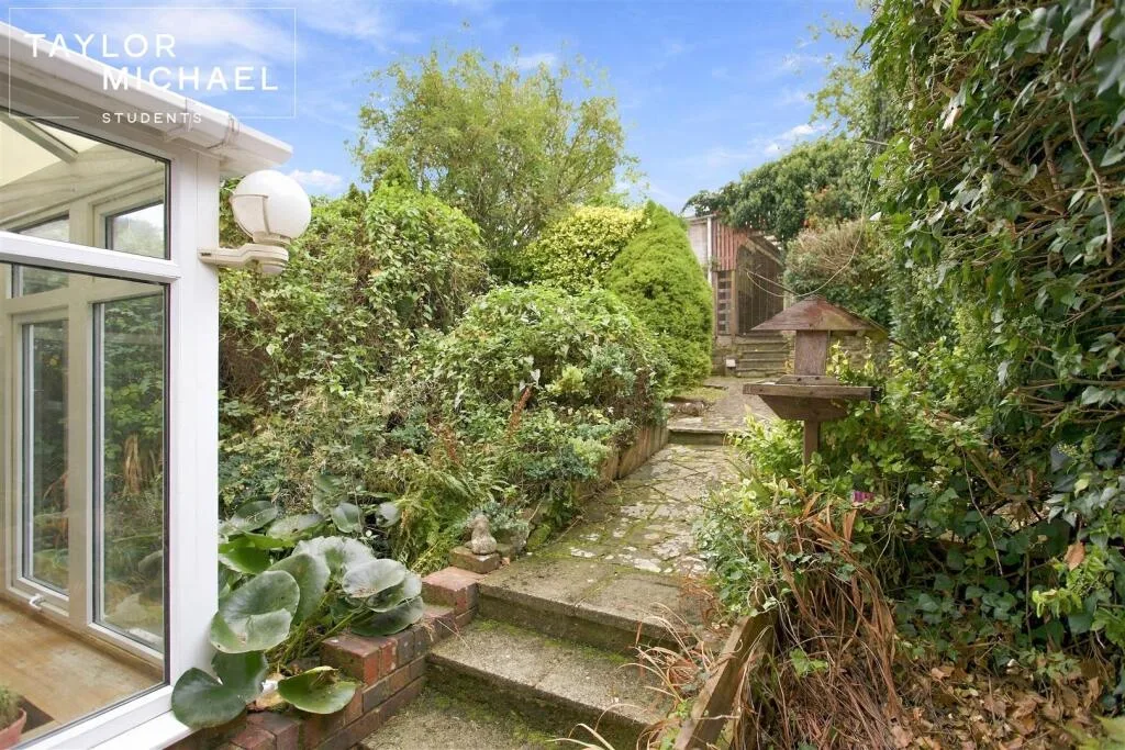 4 bedroom terraced house for rent