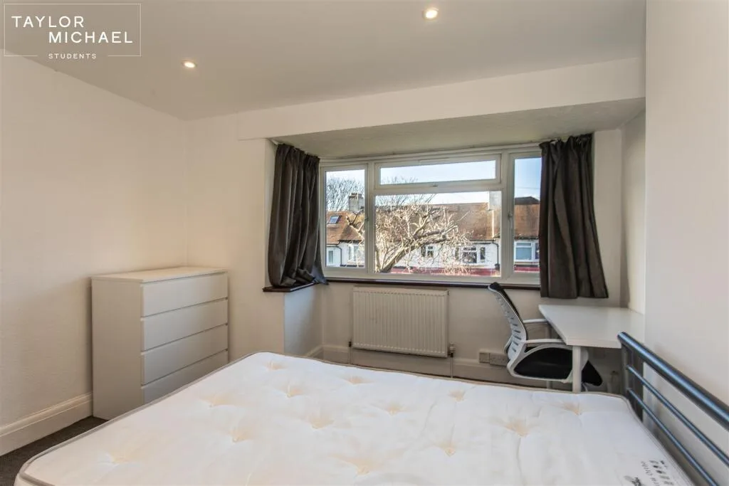6 bedroom terraced house for rent