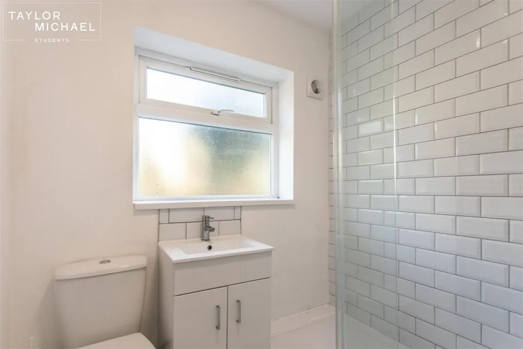 6 bedroom terraced house for rent