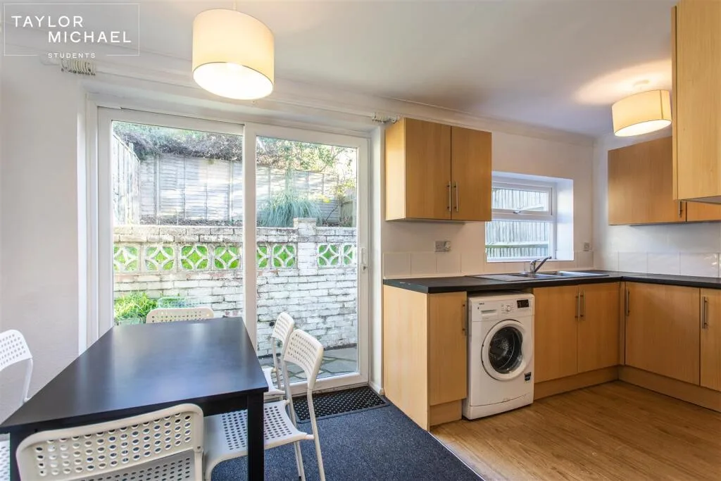 6 bedroom terraced house for rent