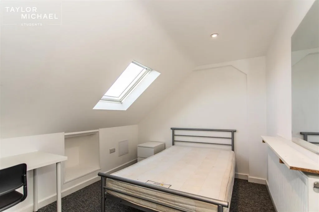6 bedroom terraced house for rent
