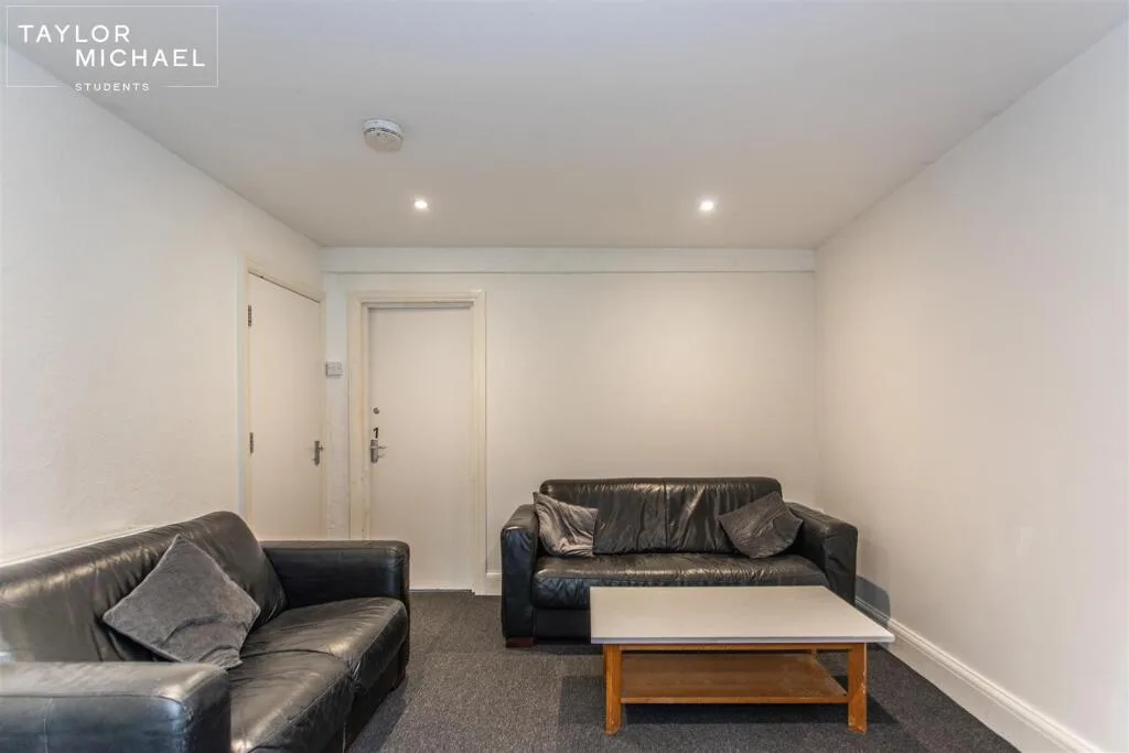 6 bedroom terraced house for rent