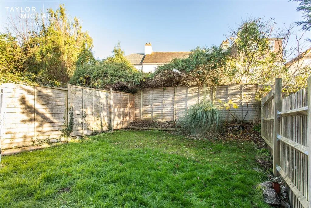 6 bedroom terraced house for rent
