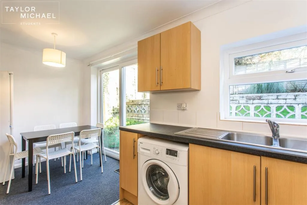 6 bedroom terraced house for rent