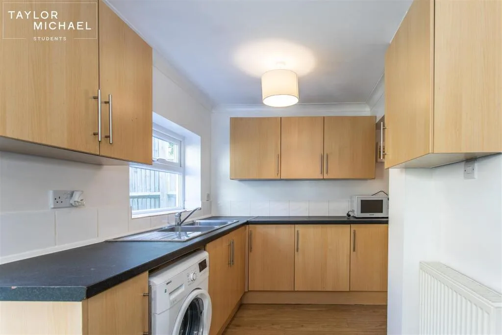 6 bedroom terraced house for rent