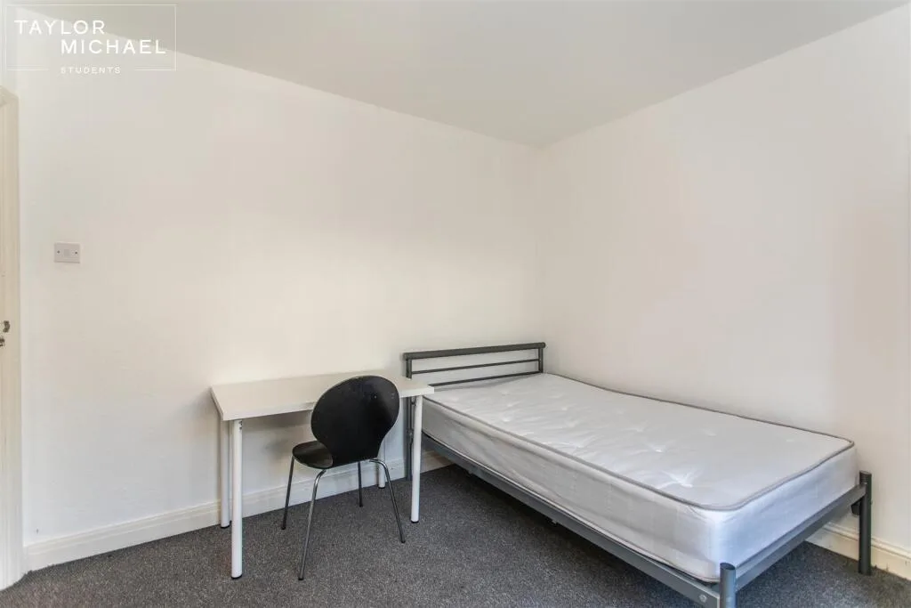 6 bedroom terraced house for rent