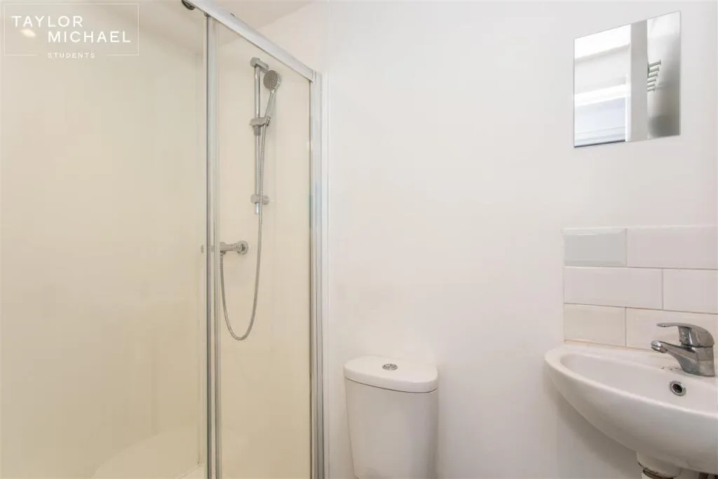 6 bedroom terraced house for rent