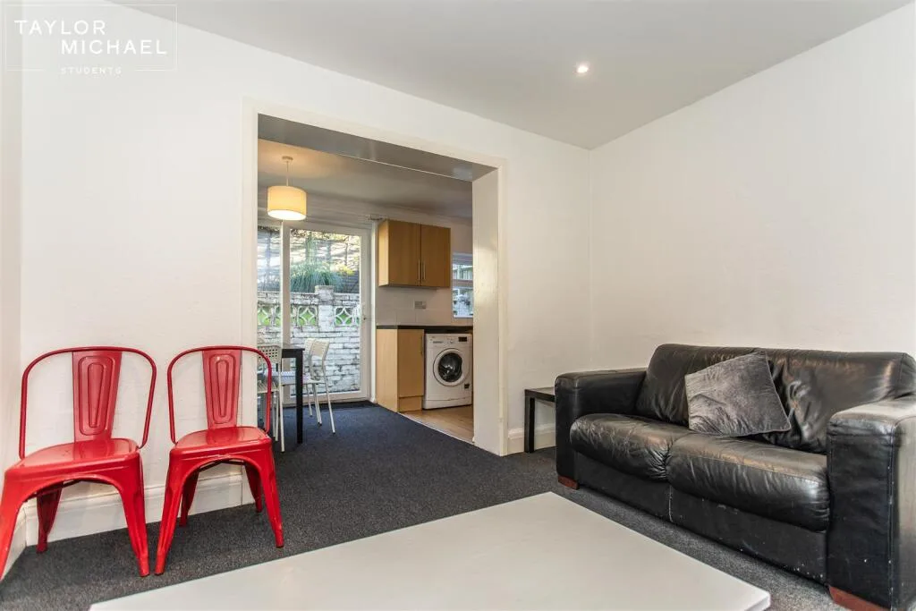 6 bedroom terraced house for rent