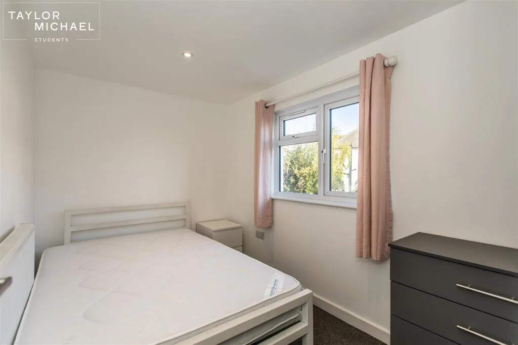 6 bedroom terraced house for rent