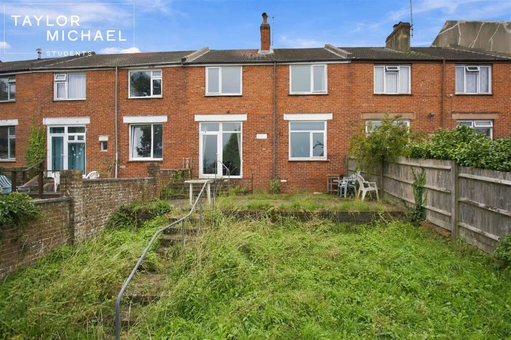 4 bedroom terraced house for rent