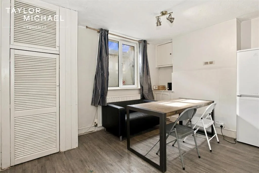 4 bedroom terraced house for rent