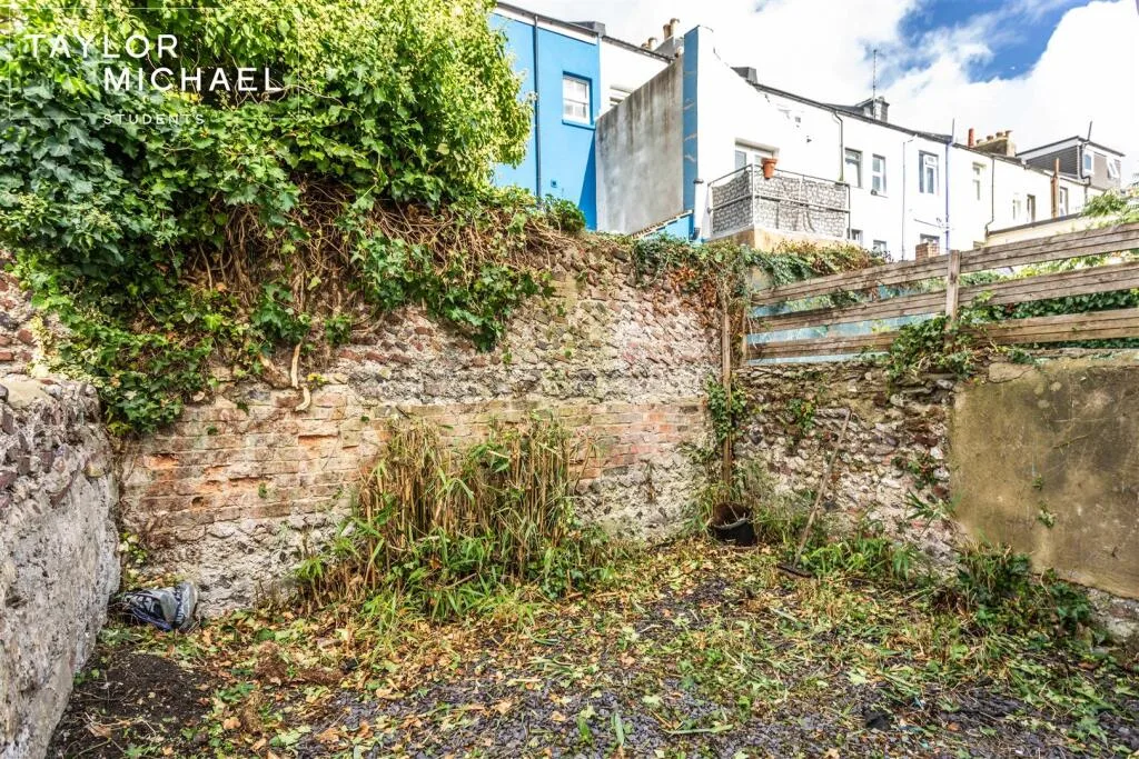 4 bedroom terraced house for rent